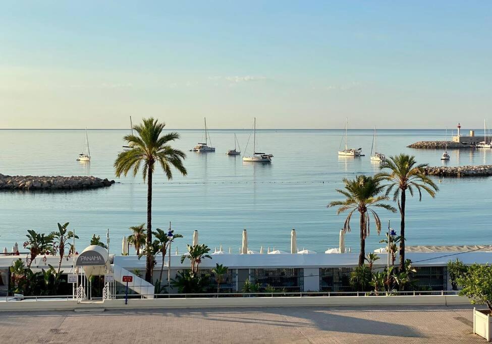 Le Garavan-vue Mer-plage-clim-terrasse Apartment Menton