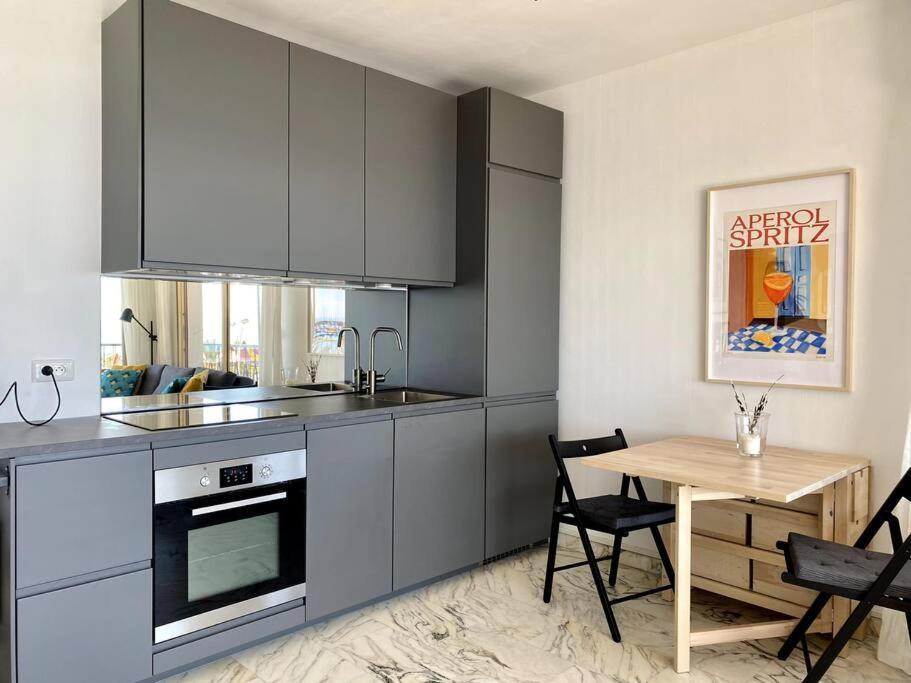 Apartment Le Garavan-vue Mer-plage-clim-terrasse *