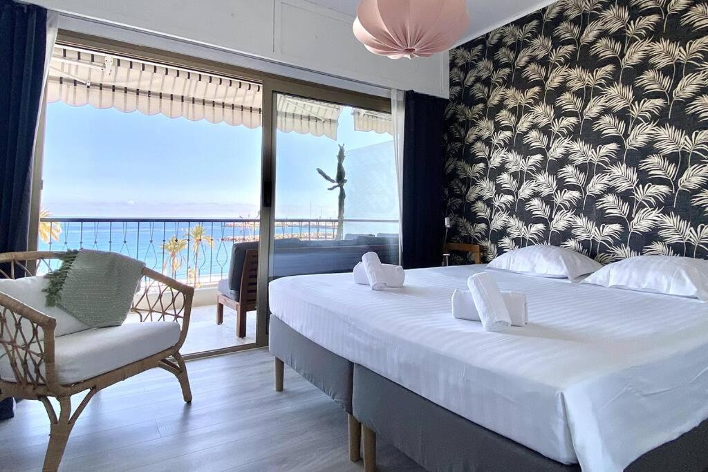Le Garavan-vue Mer-plage-clim-terrasse Apartment