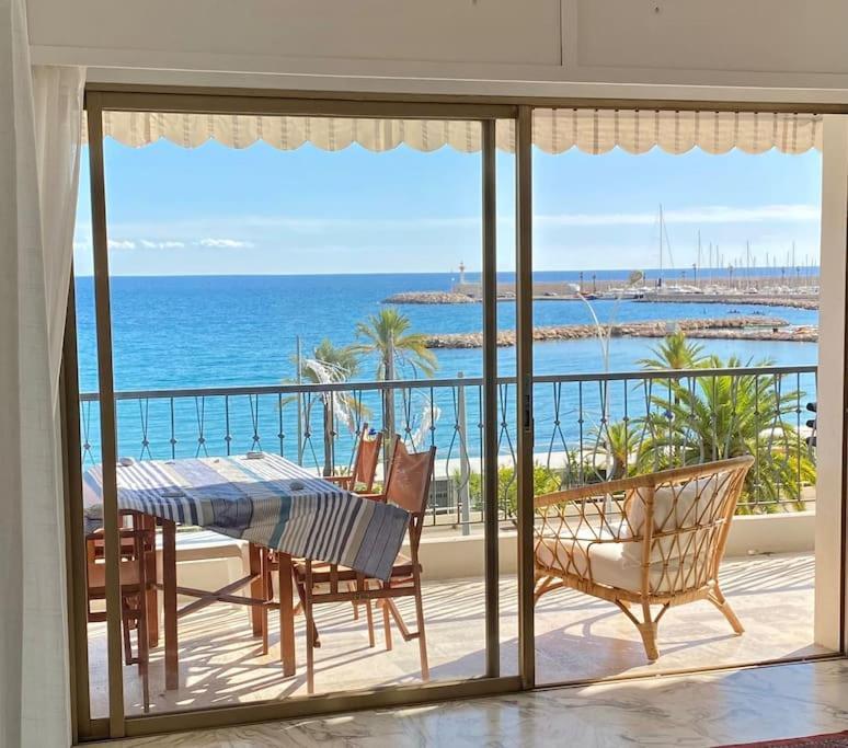 Le Garavan-vue Mer-plage-clim-terrasse Apartment Menton